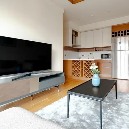 Charming Flat W Balcony 12 Min To Pera Museum דירה