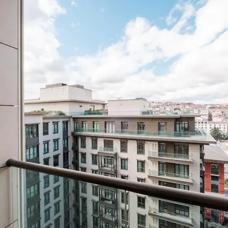 Charming Flat W Balcony 12 Min To Pera Museum * איסטמבול